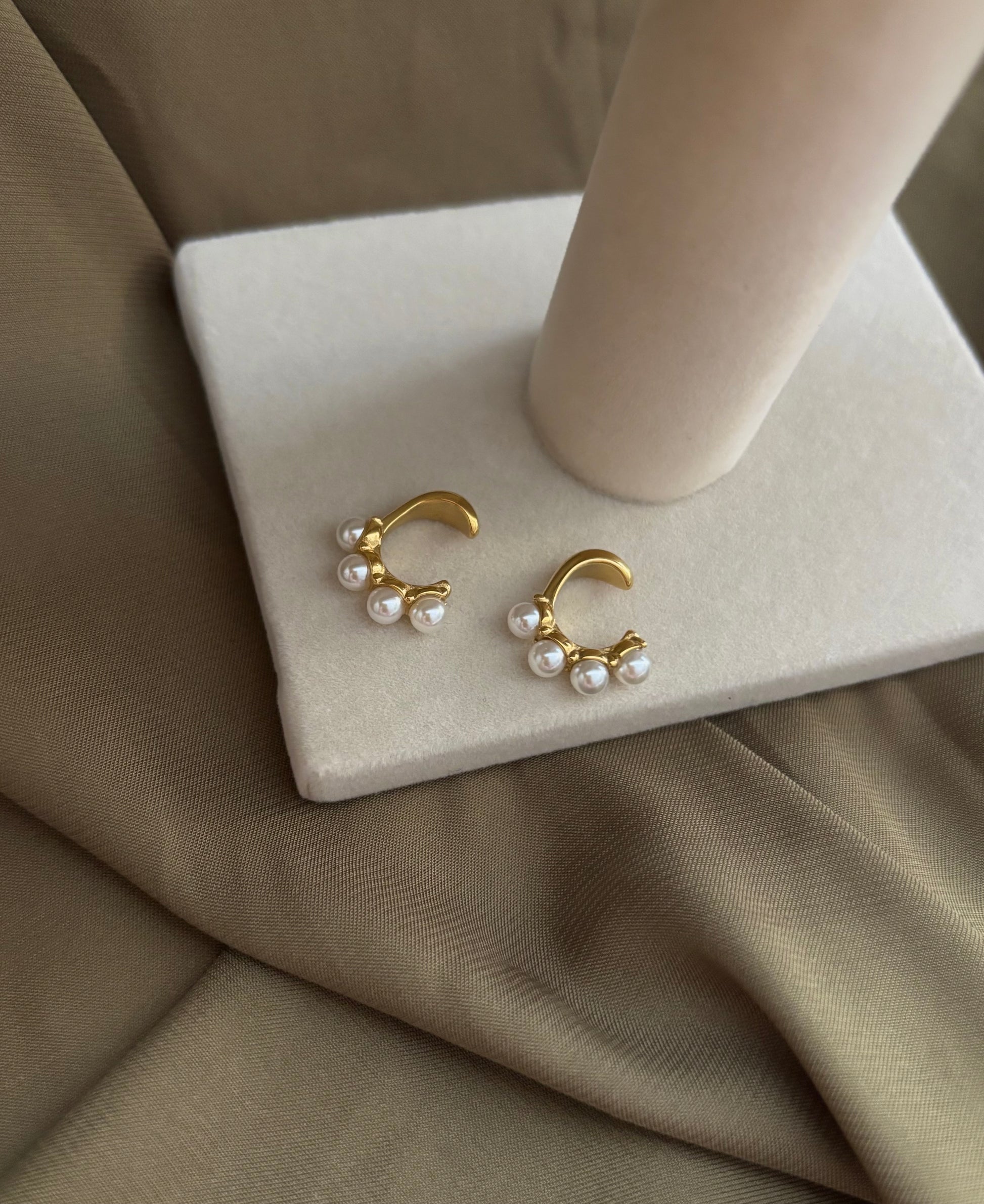 Pearl Crown Earcuff