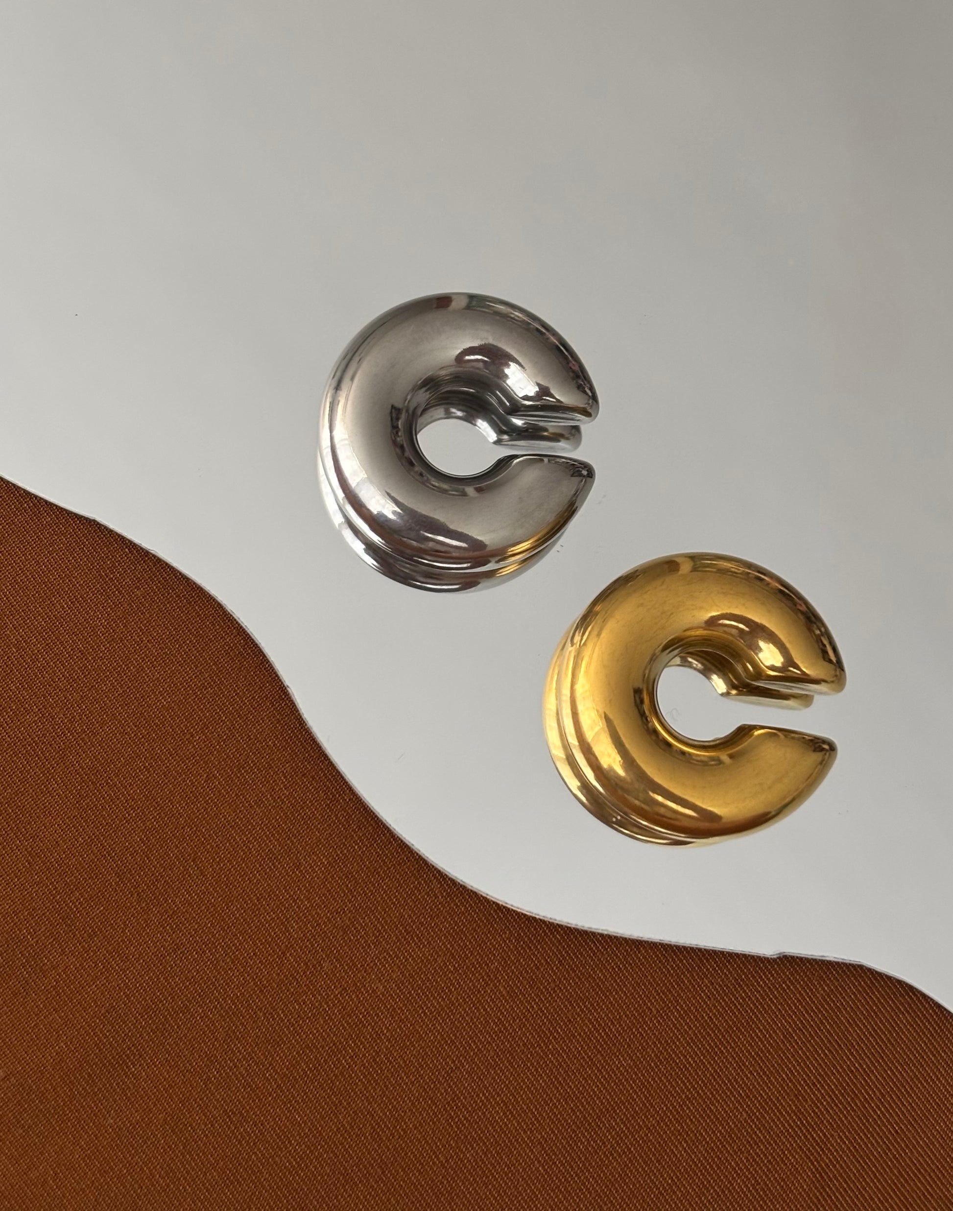Dorada y Plateada Earcuffs