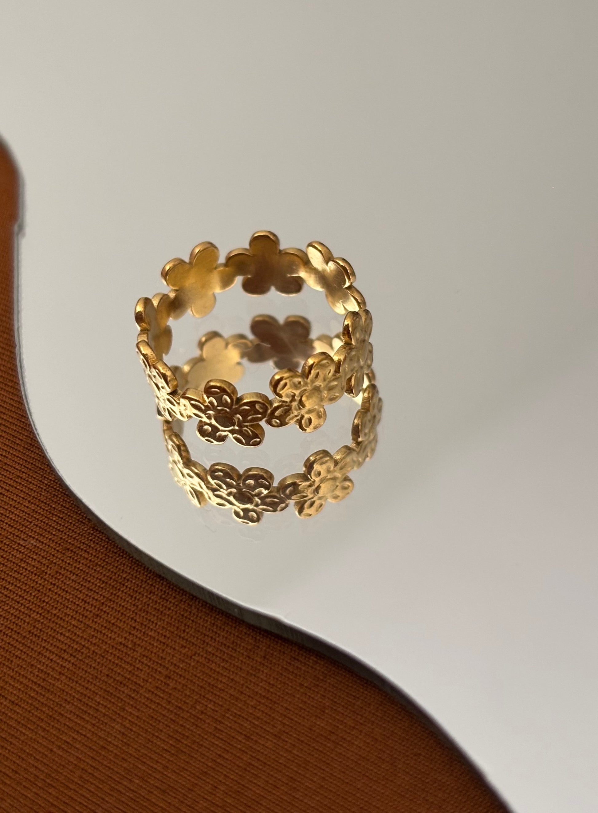 Amelia Ring