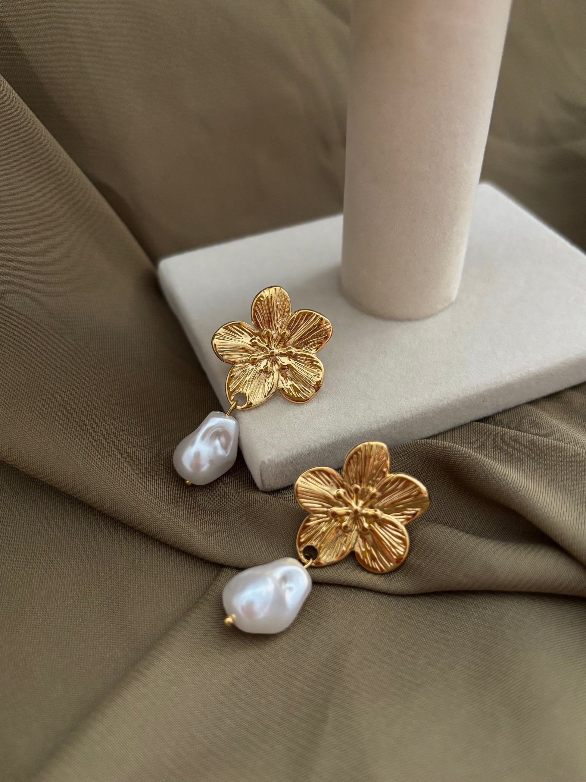 Blossom Pearl Earring