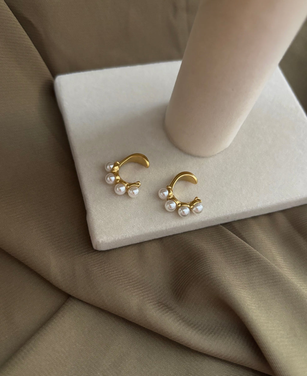 Pearl Crown Earcuff